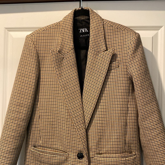 Zara Houndstooth Blazer Jacket. Size Small. Checkered Pattern. Padded shoulder. - Picture 3 of 9